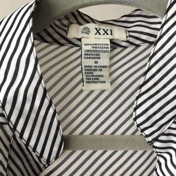 F O R E V ER 21 sheer V-neck top - Picture 3 of 8